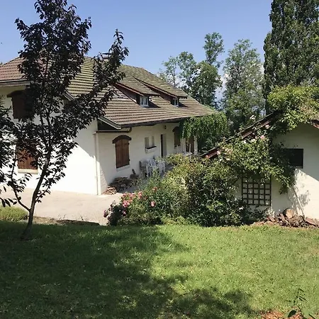 Grande Maison Familiale Dans Le Massif Des Bauges Montcel (Savoie)